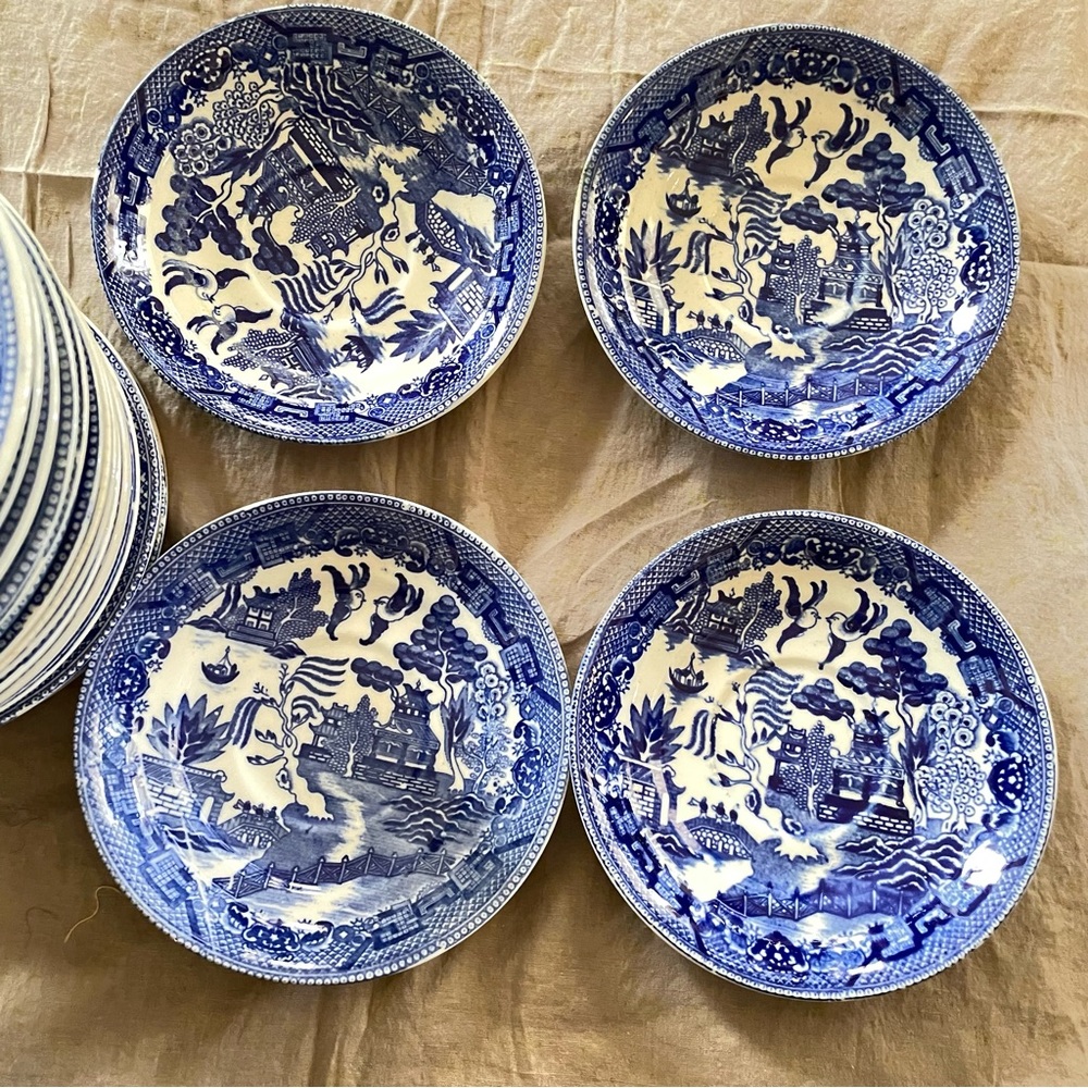 Set of 24 Vintage Blue Willow dessert plates